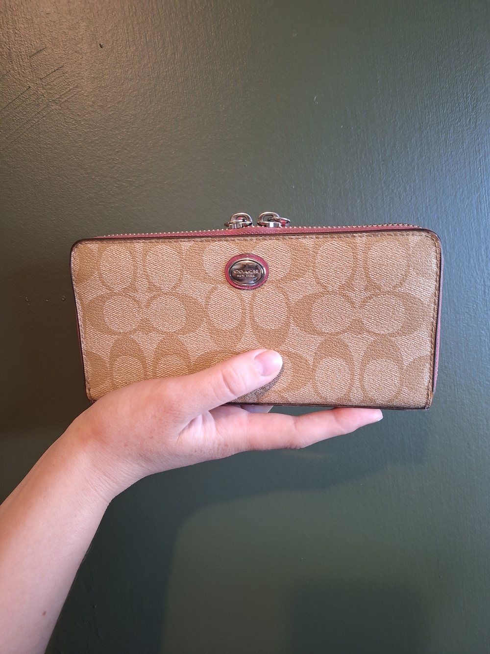 Coach Signature Canvas Zip Wallet in Khaki And Pink - Picture 3 of 9